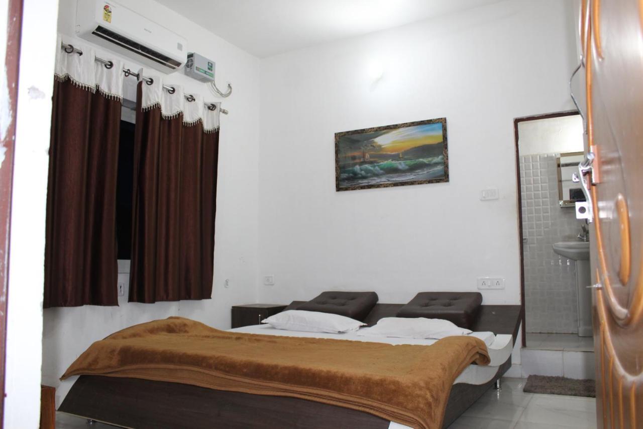 Sunset Backpackers Hostel Orchha Bagian luar foto