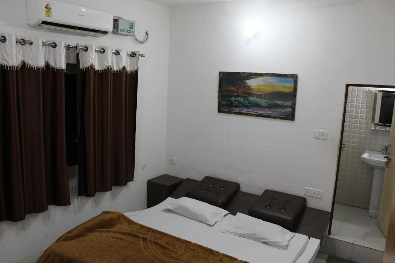 Sunset Backpackers Hostel Orchha Bagian luar foto