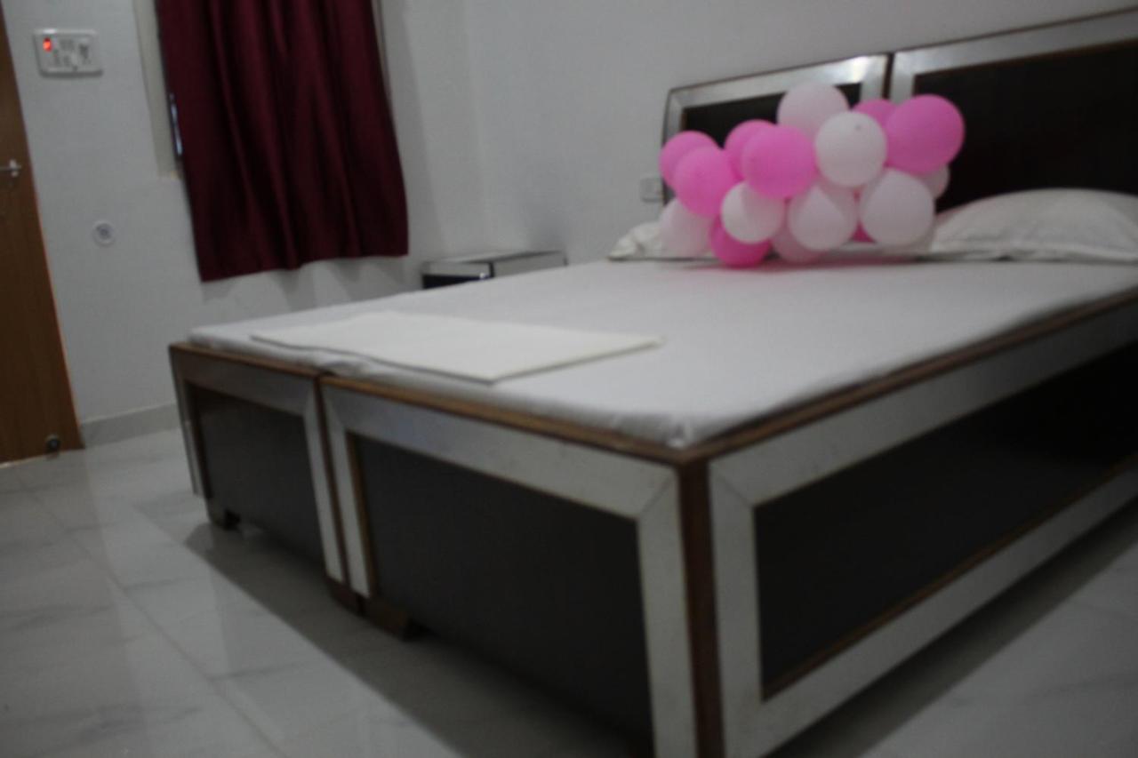 Sunset Backpackers Hostel Orchha Bagian luar foto