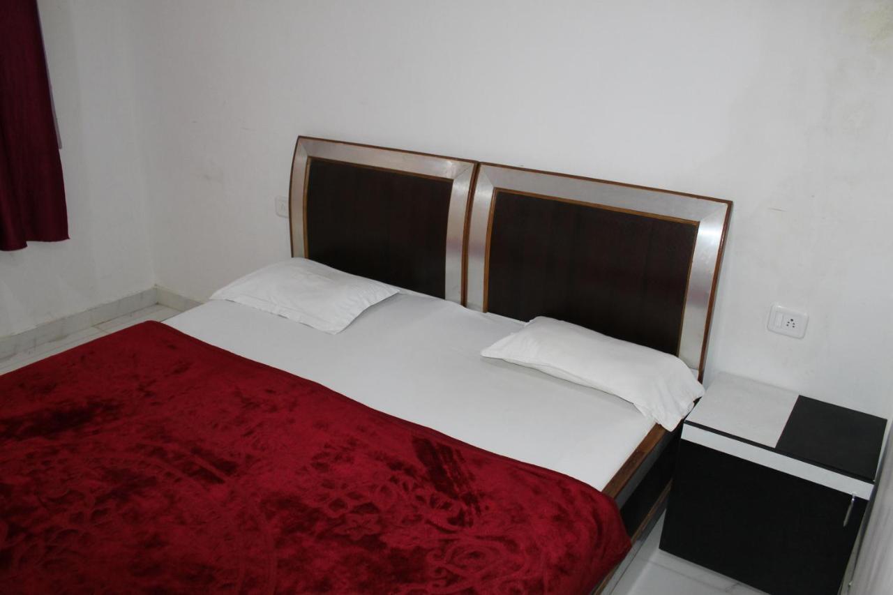 Sunset Backpackers Hostel Orchha Bagian luar foto