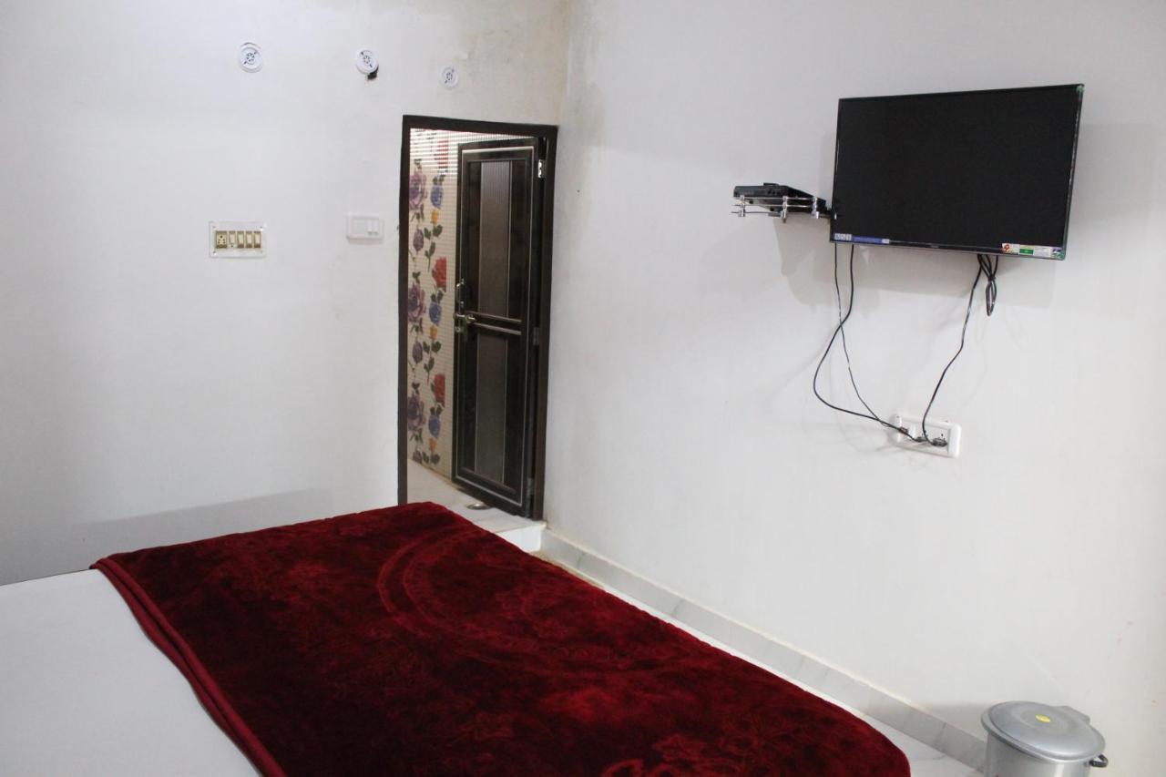 Sunset Backpackers Hostel Orchha Bagian luar foto